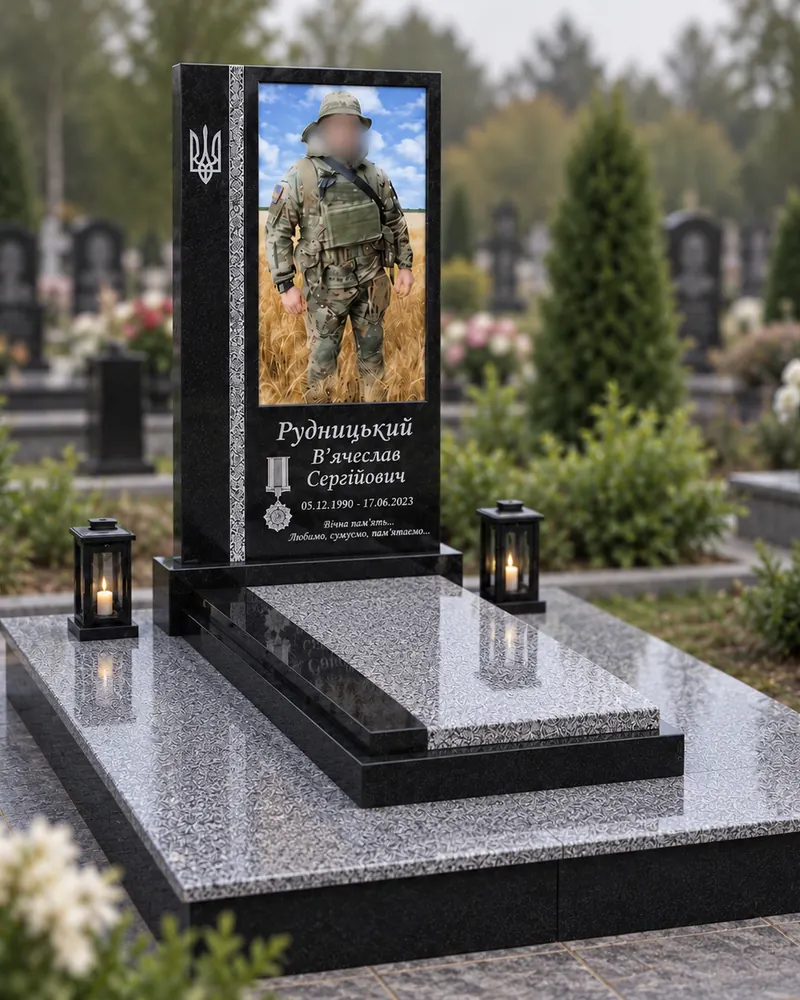 Пам’ятник військовому В-17 — пряма стела з тризубом і портретом бійця в повний зріст